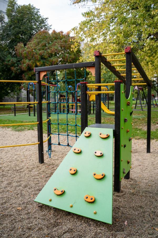 Comfort 66 - Real-Life 3-Room Family Stay With 4 Beds Мишкольц Экстерьер фото